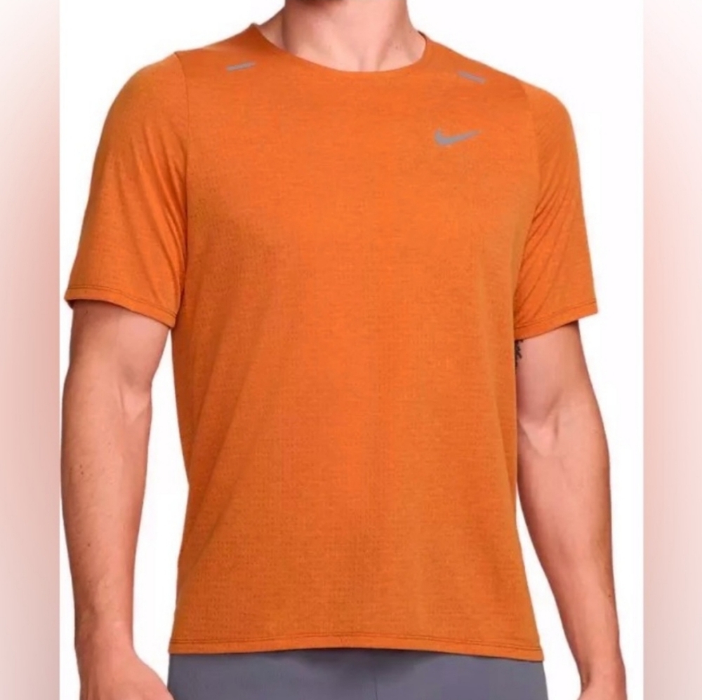 NIKE Rise 365 Men's Running T-Shirt - OrangeIntroducing the Nike Rise 365 Men'